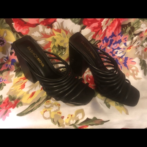 Chunky Heel Straps Sandals - Picture 2 of 4